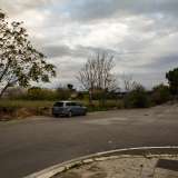 Per visitare il luogo, che chiameremo Masseria Vassallo dal nome dei suoi antichi proprietari, percorriamo da Parco 2 Giugno via Falcone e Borsellino, larga strada che all�incrocio con via Alberotanza prosegue sulla stretta via Marzano